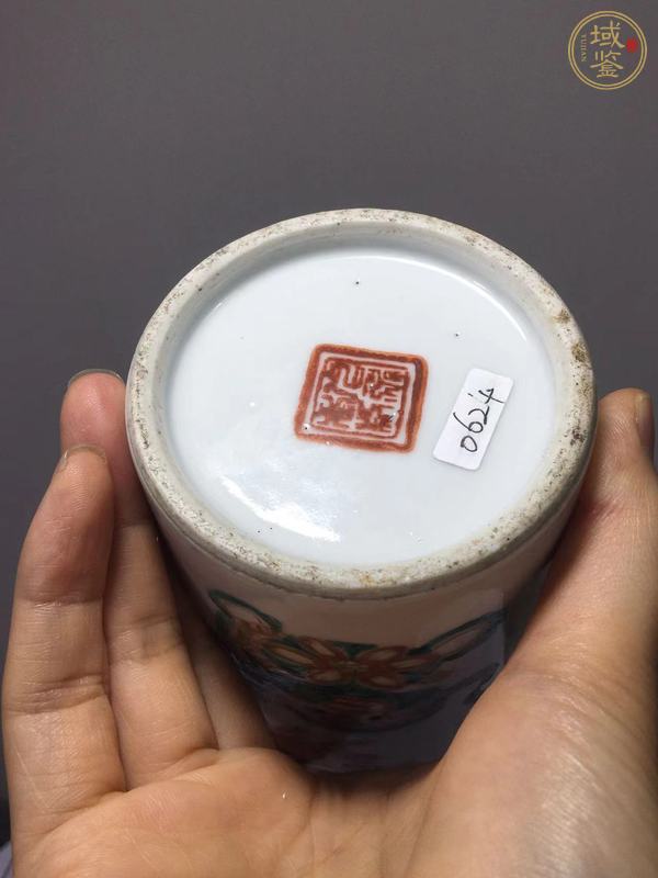 古玩陶瓷晚清獅紋筆筒真品鑒賞圖