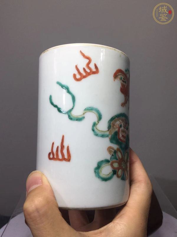 古玩陶瓷晚清獅紋筆筒真品鑒賞圖