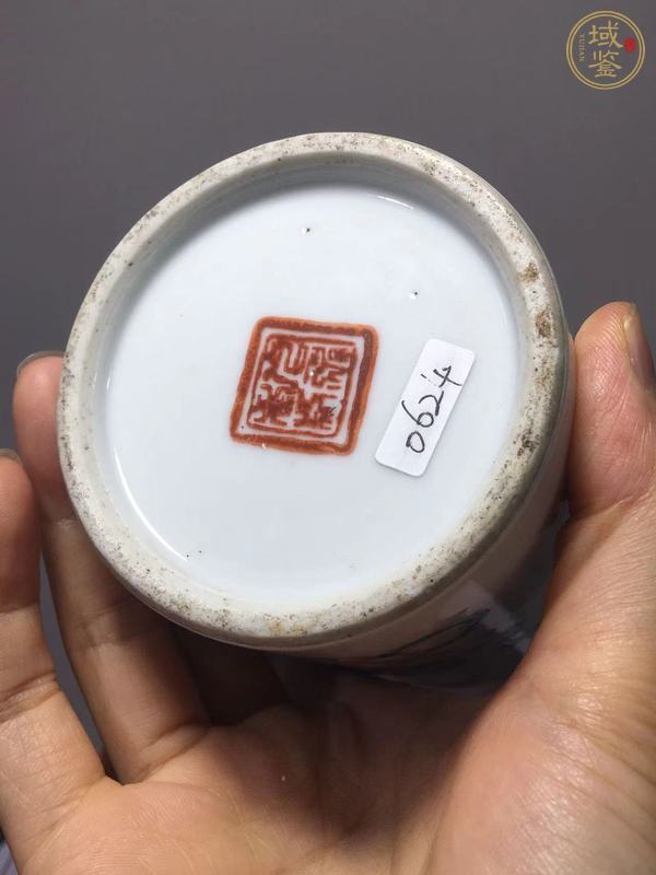 古玩陶瓷晚清獅紋筆筒真品鑒賞圖