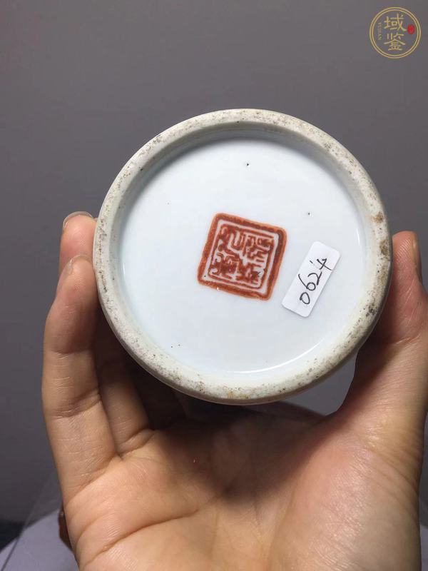 古玩陶瓷晚清獅紋筆筒真品鑒賞圖