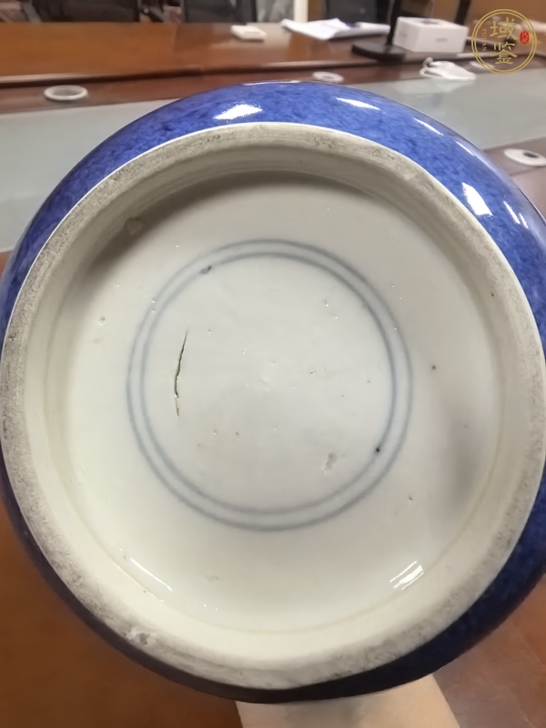 古玩陶瓷灑藍(lán)釉開光博古圖蒜頭瓶真品鑒賞圖