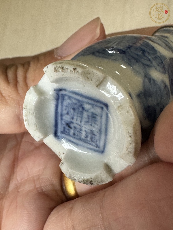 古玩陶瓷清晚期 青花人物紋瓶真品鑒賞圖