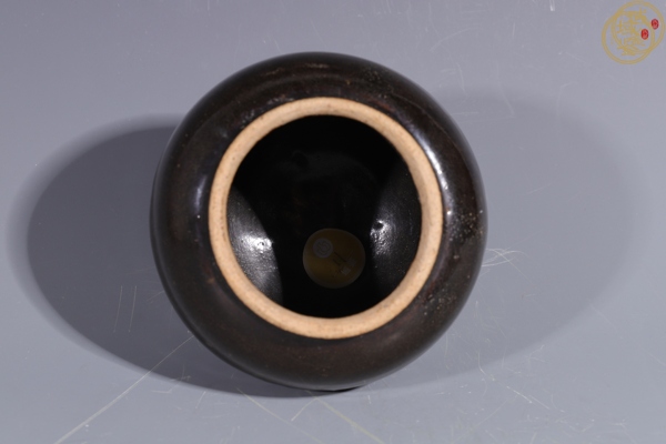 古玩陶瓷黑釉罐真品鑒賞圖