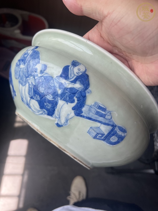 古玩陶瓷豆青釉青花人物故事紋香爐真品鑒賞圖