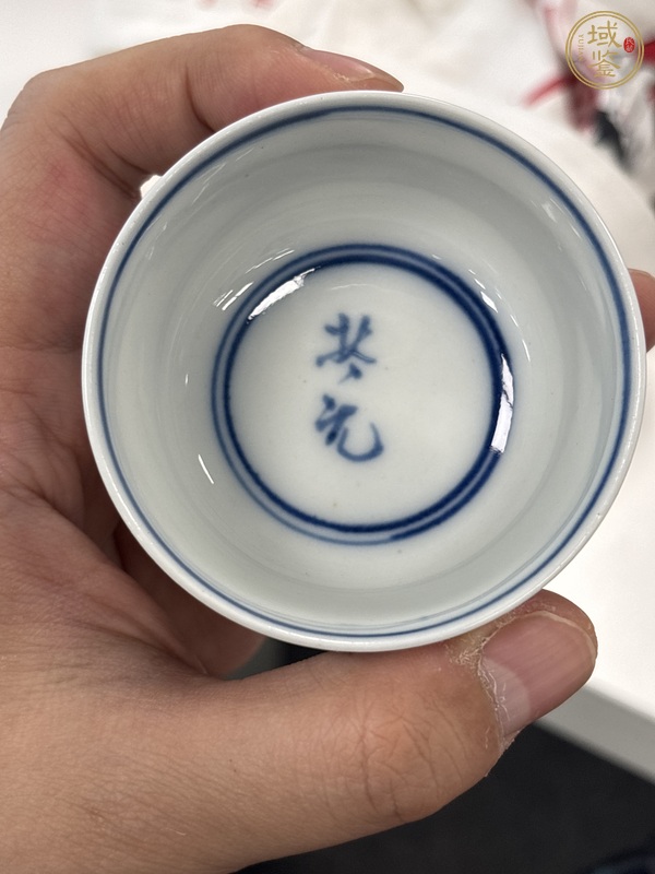 古玩陶瓷日本明治青花魁星圖茶杯真品鑒賞圖