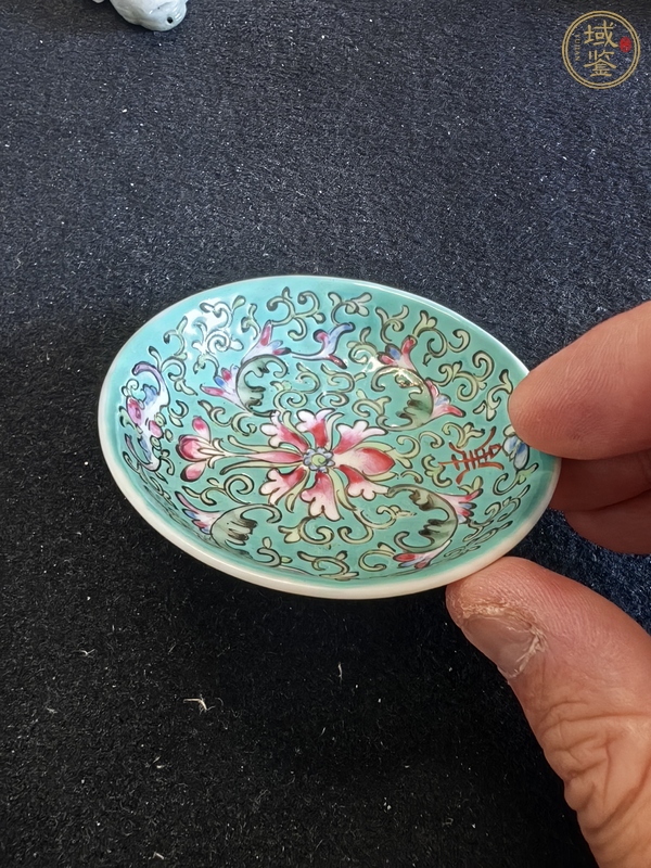 古玩陶瓷松石綠粉彩花卉紋盤真品鑒賞圖
