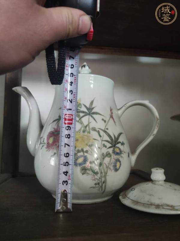 古玩陶瓷花卉紋粉彩執(zhí)壺真品鑒賞圖