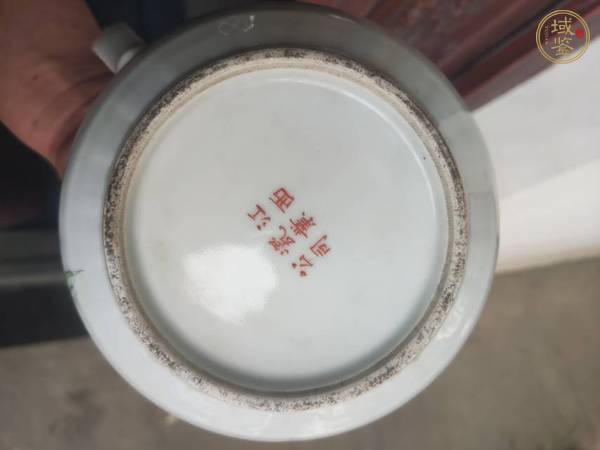 古玩陶瓷花卉紋粉彩執(zhí)壺真品鑒賞圖