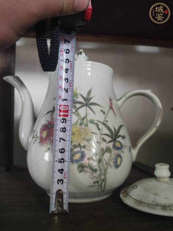 古玩陶瓷花卉紋粉彩執(zhí)壺真品鑒賞圖