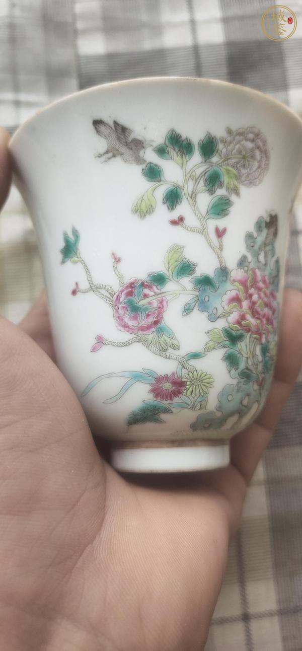古玩陶瓷粉彩花卉紋鈴鐺杯真品鑒賞圖