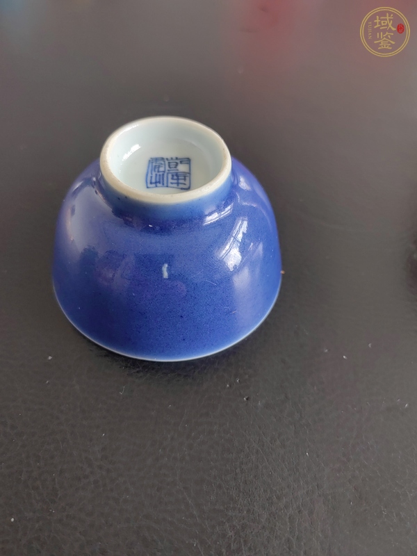 古玩陶瓷外藍釉內(nèi)青花纏枝花卉紋杯真品鑒賞圖