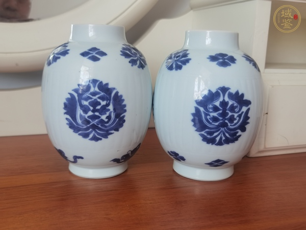 古玩陶瓷花卉紋青花罐真品鑒賞圖