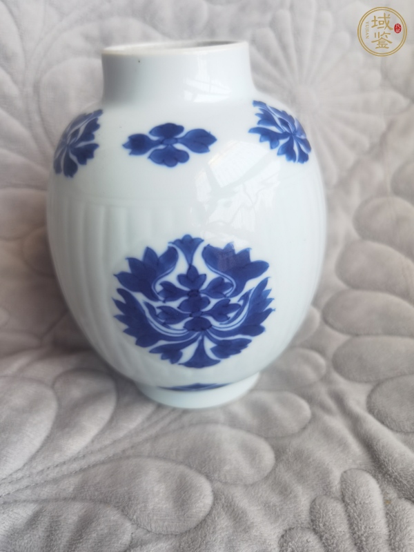 古玩陶瓷花卉紋青花罐真品鑒賞圖