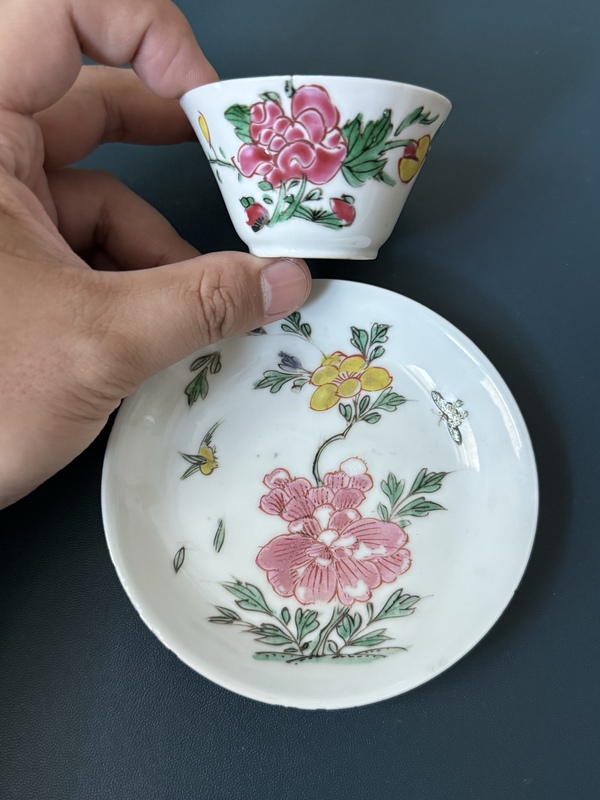 古玩陶瓷清·雍正粉彩蝶戀花杯碟套拍賣，當前價格2400元