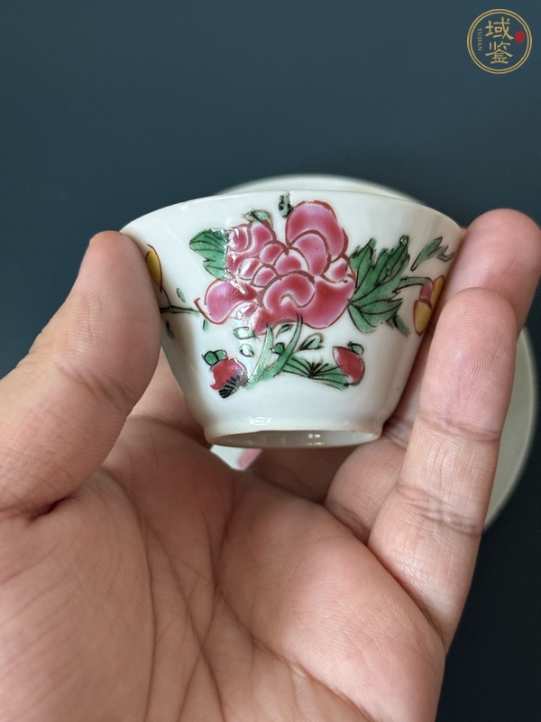 古玩陶瓷花鳥蝶紋彩杯盤真品鑒賞圖