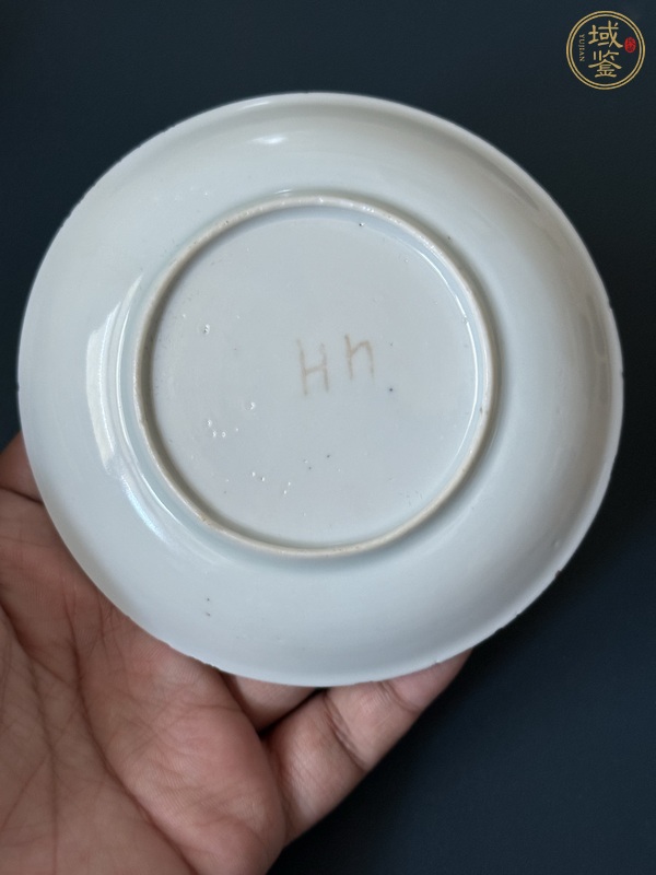 古玩陶瓷花鳥蝶紋彩杯盤真品鑒賞圖