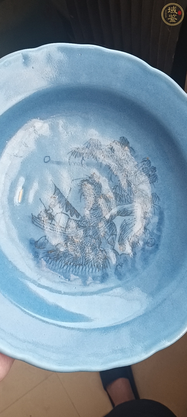 古玩陶瓷藍(lán)上藍(lán)青花山水人物紋折沿盤真品鑒賞圖