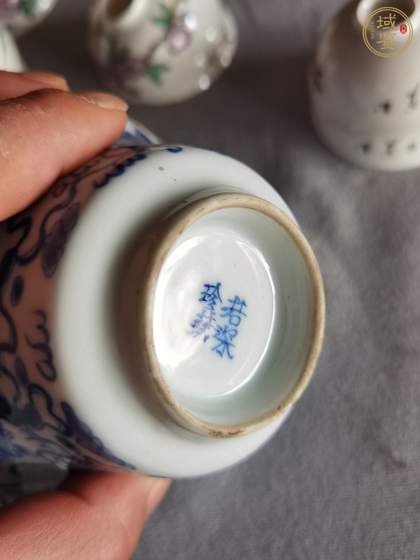 古玩陶瓷獅紋青花蓋碗真品鑒賞圖