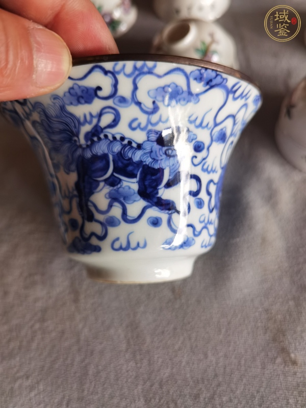 古玩陶瓷獅紋青花蓋碗真品鑒賞圖