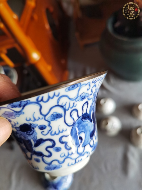 古玩陶瓷獅紋青花蓋碗真品鑒賞圖