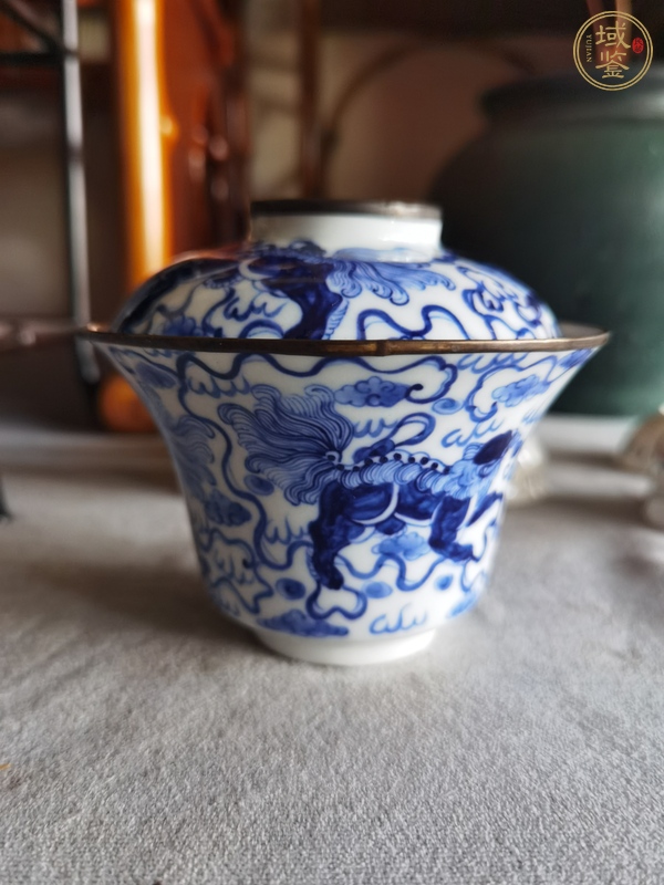 古玩陶瓷獅紋青花蓋碗真品鑒賞圖