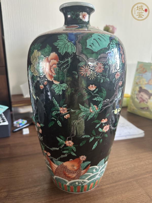 古玩黑地粉彩花鳥梅瓶真品鑒賞圖