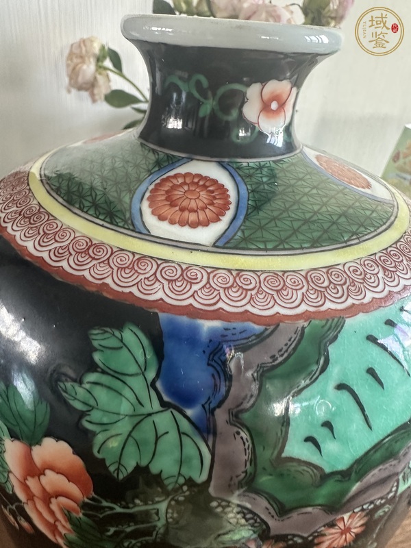 古玩陶瓷黑地粉彩花鳥梅瓶真品鑒賞圖