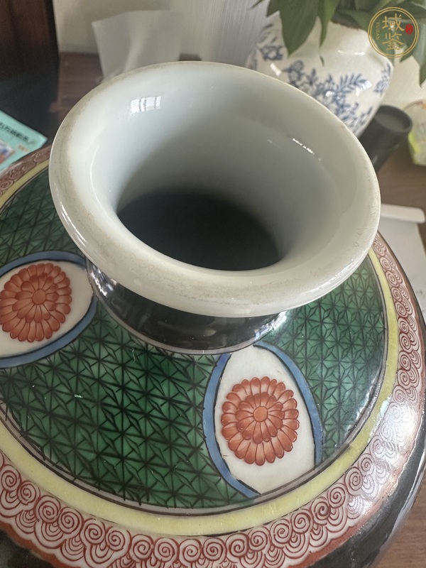 古玩陶瓷黑地粉彩花鳥梅瓶真品鑒賞圖