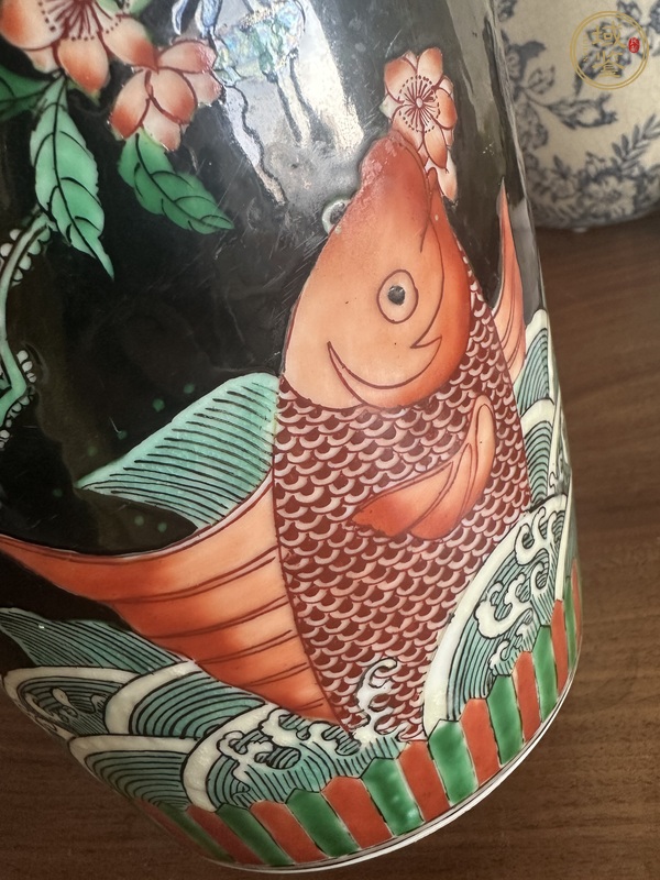 古玩陶瓷黑地粉彩花鳥梅瓶真品鑒賞圖