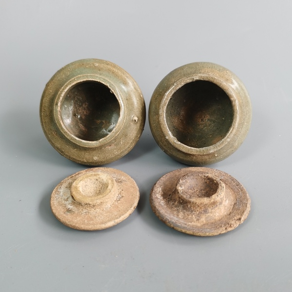 古玩陶瓷明代龍泉窯青釉蓋罐一對拍賣，當(dāng)前價(jià)格79元