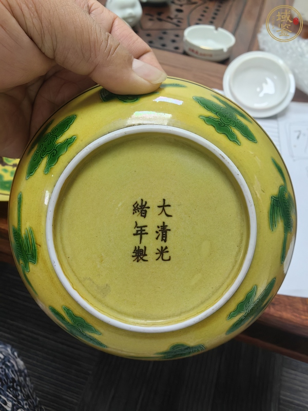 古玩陶瓷素三彩盤真品鑒賞圖