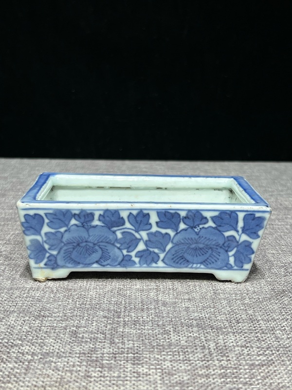 古玩轉(zhuǎn)賣清·嘉道青花牡丹水仙盆拍賣，當(dāng)前價(jià)格0元