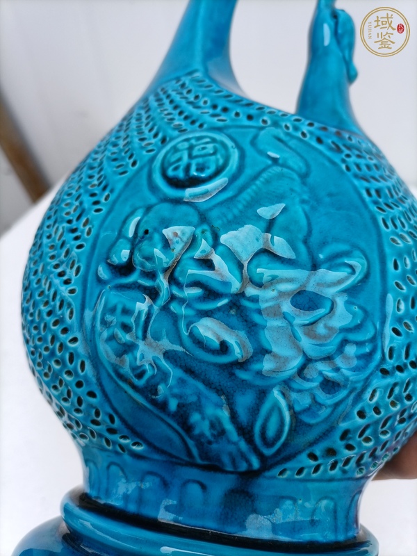 古玩陶瓷孔雀藍釉鏤空瓶真品鑒賞圖