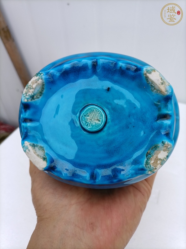 古玩陶瓷孔雀藍釉鏤空瓶真品鑒賞圖