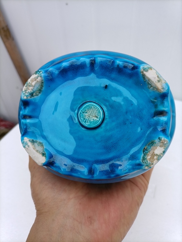 古玩陶瓷孔雀藍(lán)釉鏤空瓶拍賣，當(dāng)前價格1800元
