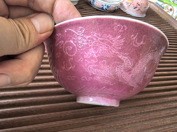 古玩陶瓷胭脂紅椎拱龍紋碗真品鑒賞圖