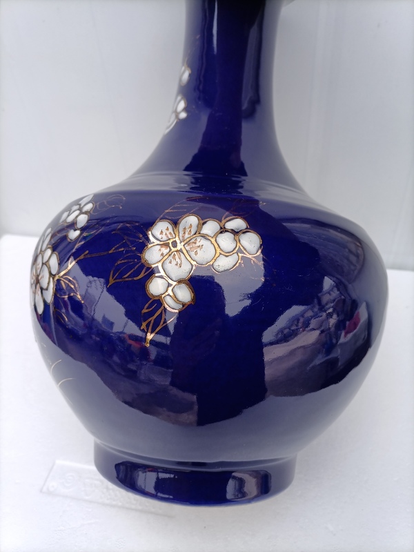 古玩陶瓷藍(lán)釉描金花卉紋瓶拍賣，當(dāng)前價(jià)格1300元