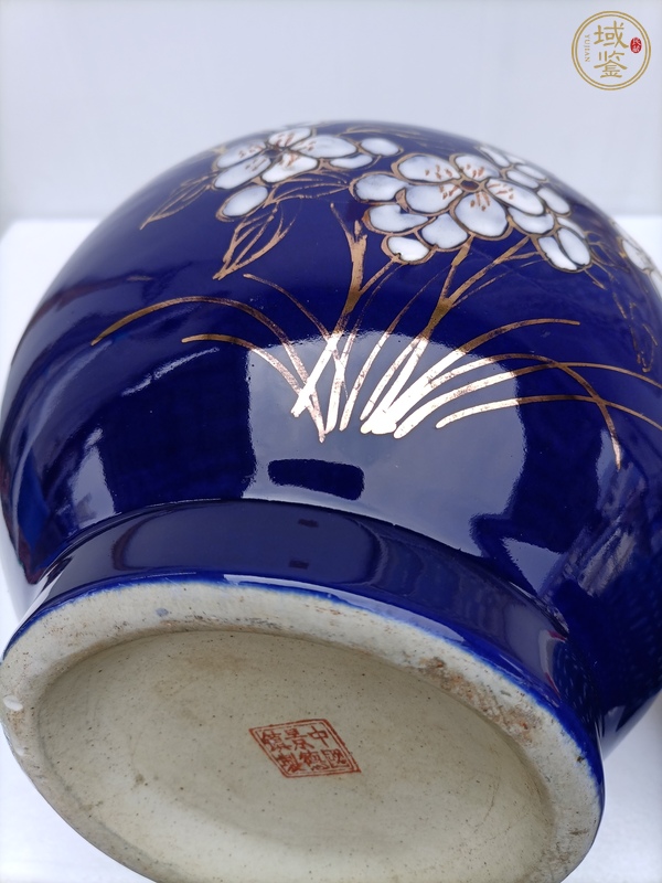 古玩陶瓷藍(lán)釉描金花卉紋瓶真品鑒賞圖