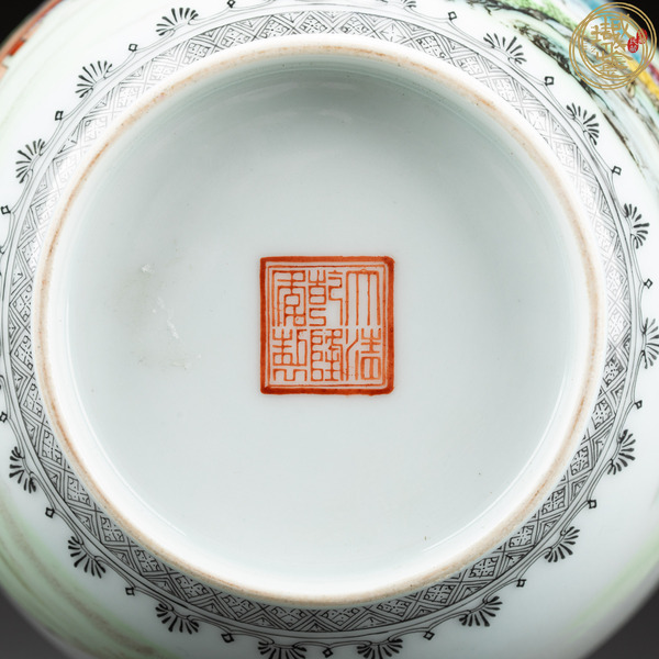 古玩陶瓷人物故事紋粉彩燈籠瓶真品鑒賞圖