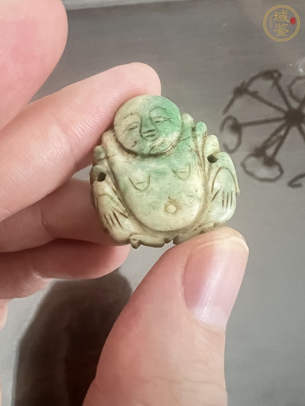 古玩玉器翡翠雕“佛公”帽飾真品鑒賞圖