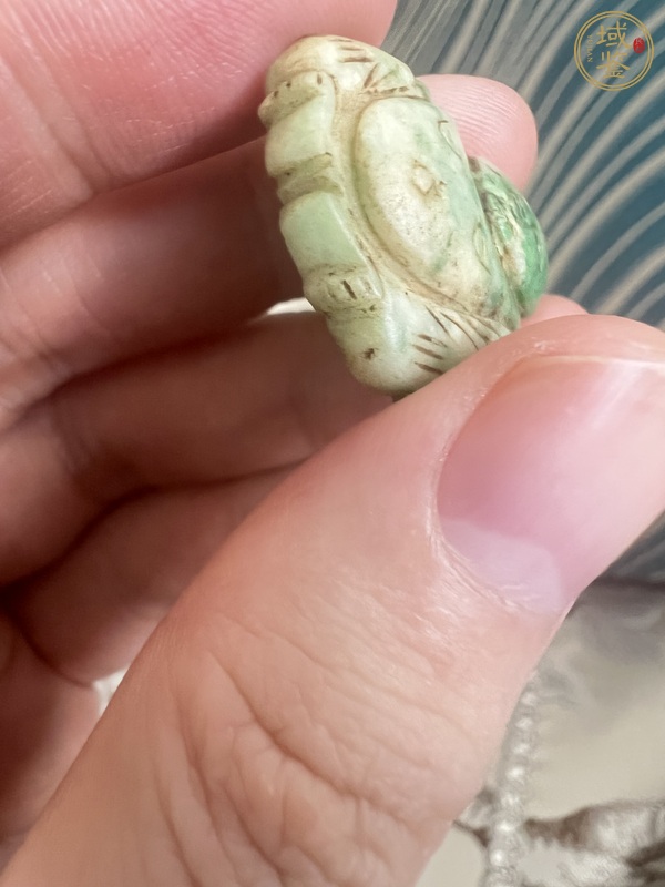 古玩玉器翡翠雕“佛公”帽飾真品鑒賞圖