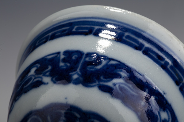 古玩陶瓷清中·青花夔龍紋蓋碗拍賣，當前價格0元