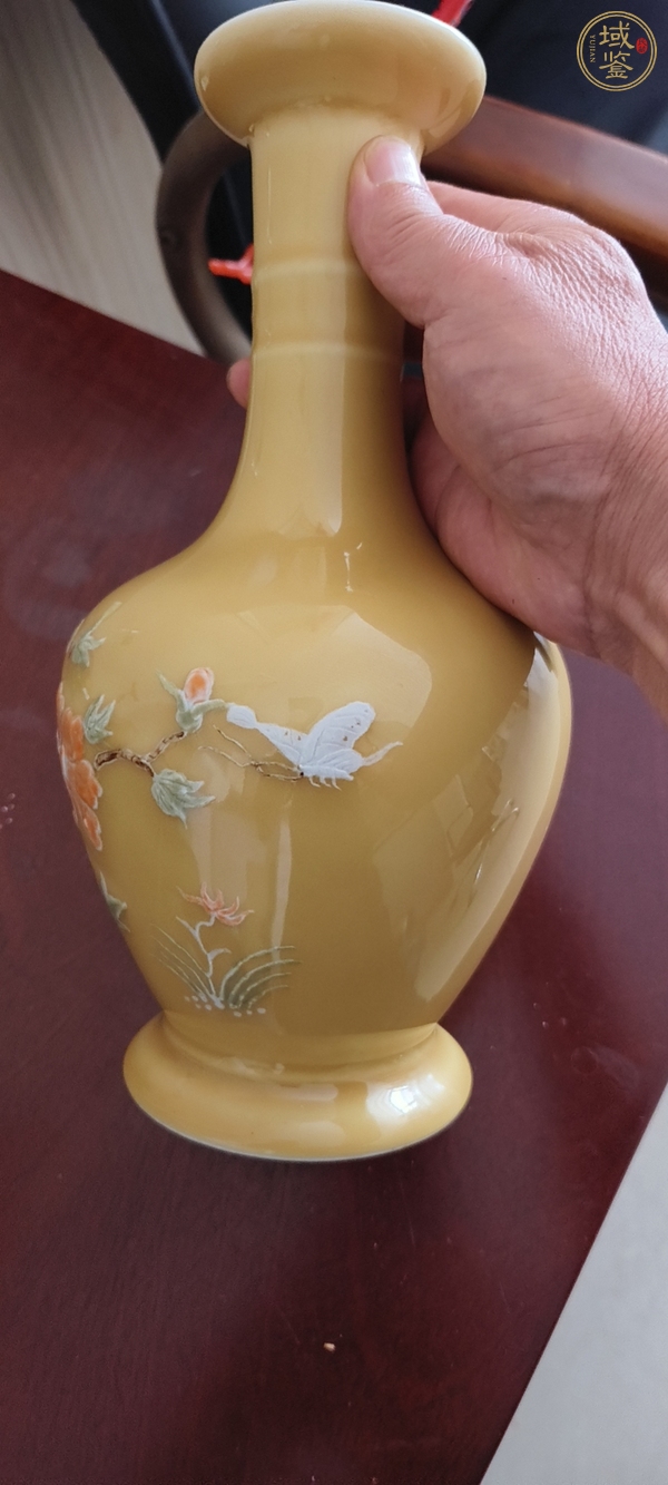 古玩陶瓷黃地堆花紋瓶真品鑒賞圖