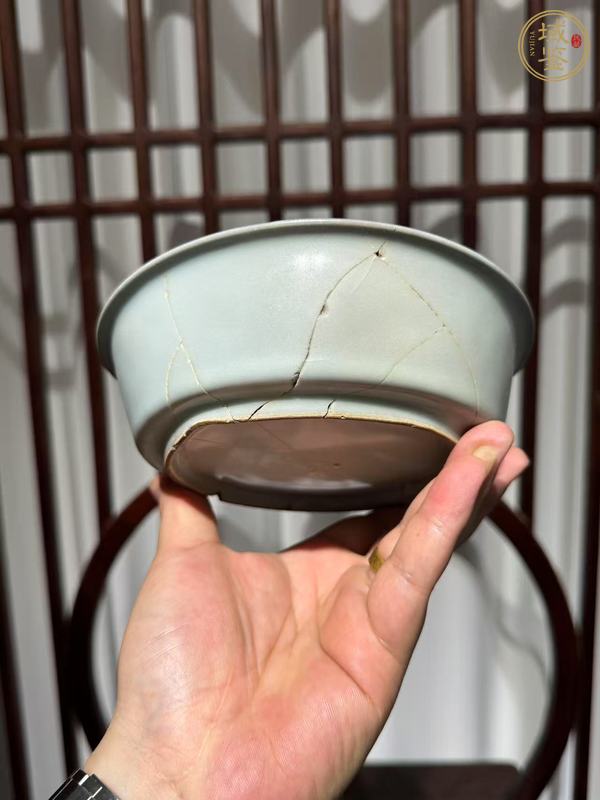 古玩陶瓷龍泉官天青色大直壁洗真品鑒賞圖
