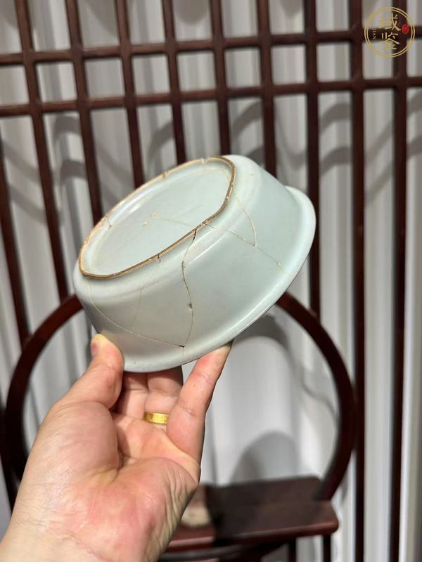 古玩陶瓷龍泉官天青色大直壁洗真品鑒賞圖