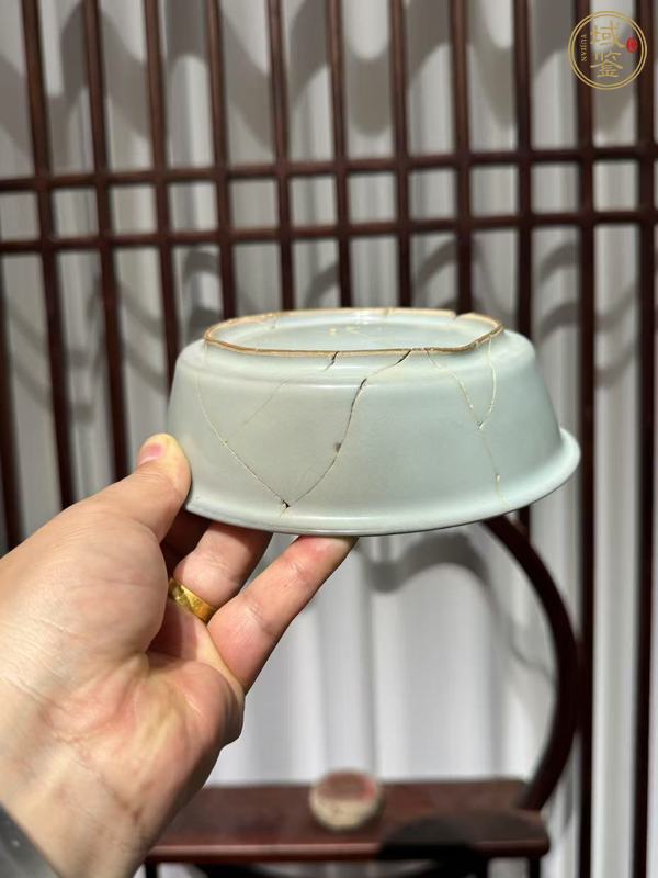 古玩陶瓷龍泉官天青色大直壁洗真品鑒賞圖