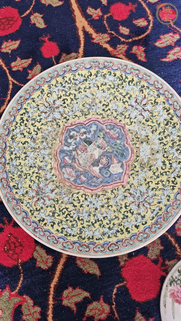 古玩陶瓷粉彩纏枝花紋盤真品鑒賞圖