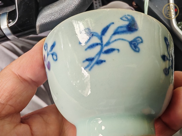 古玩陶瓷花蝶紋青花杯真品鑒賞圖