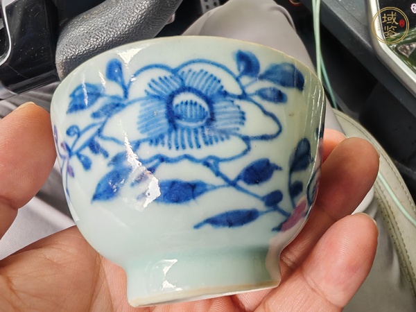 古玩陶瓷花蝶紋青花杯真品鑒賞圖