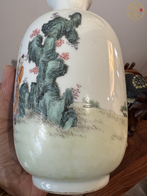 古玩陶瓷粉彩人物瓶真品鑒賞圖